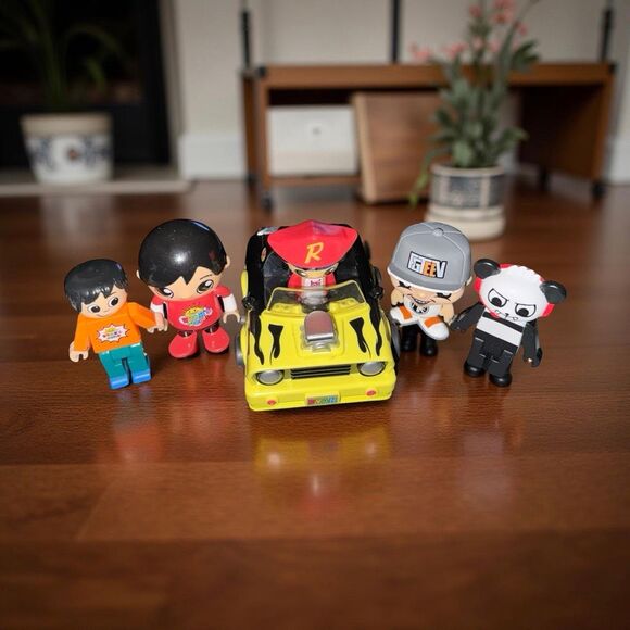 Ryans World Race Car & Figures Lot A37 - Picture 3 of 3